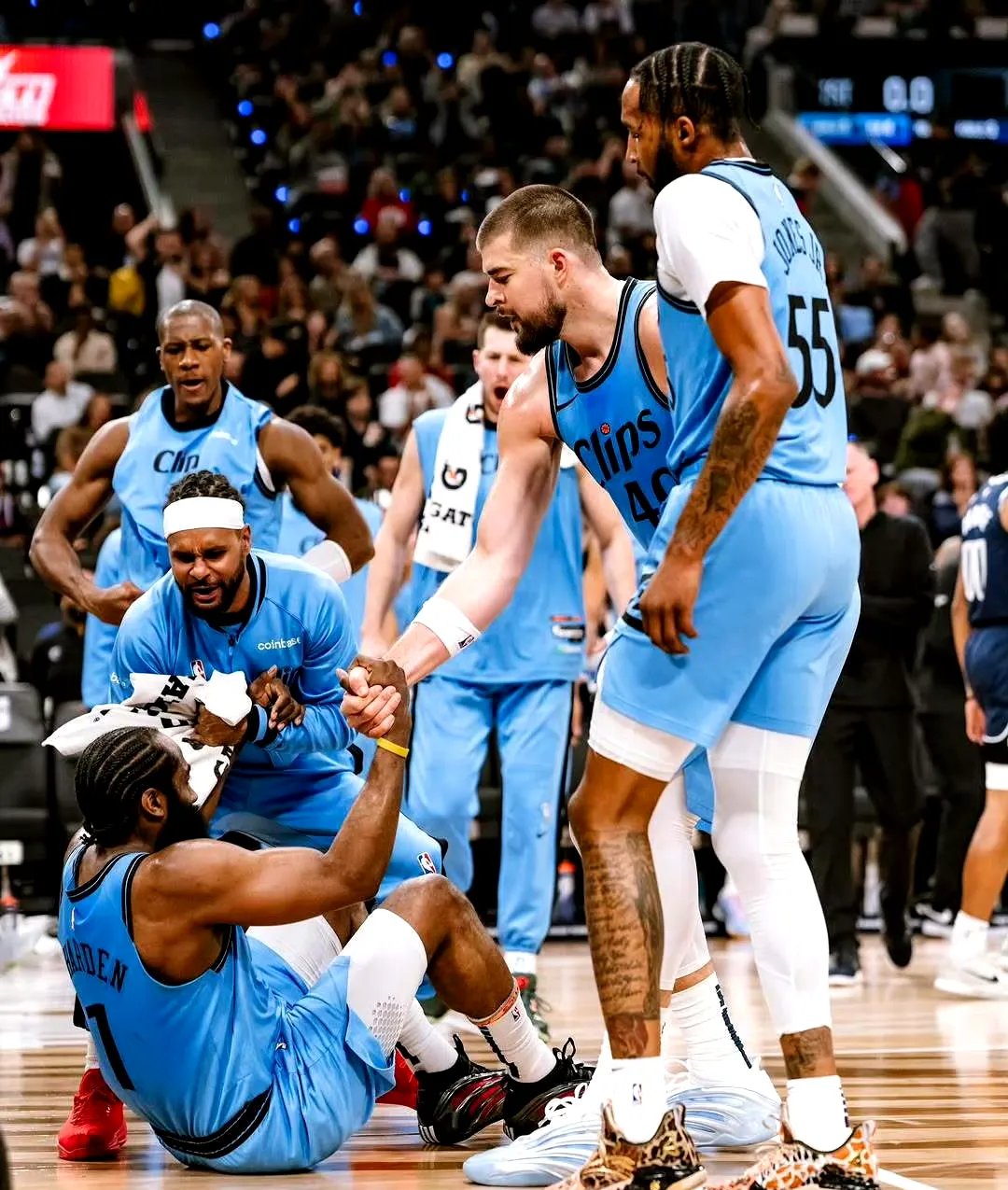 包含赛地聚焦：NBA总决赛今晨热度飙升，新疆广汇再遭质疑，底气十足，球队文化再被提及的词条