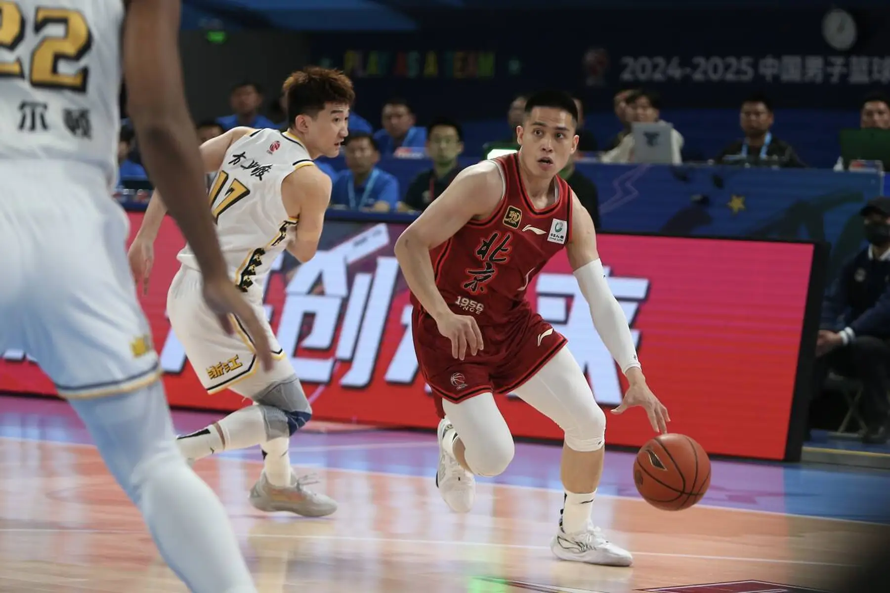 包含CBA季后赛冲刺阶段走向成谜，广厦男篮临场应变，球迷炸锅，阵容厚度经受考验的词条-奇异果官网入口