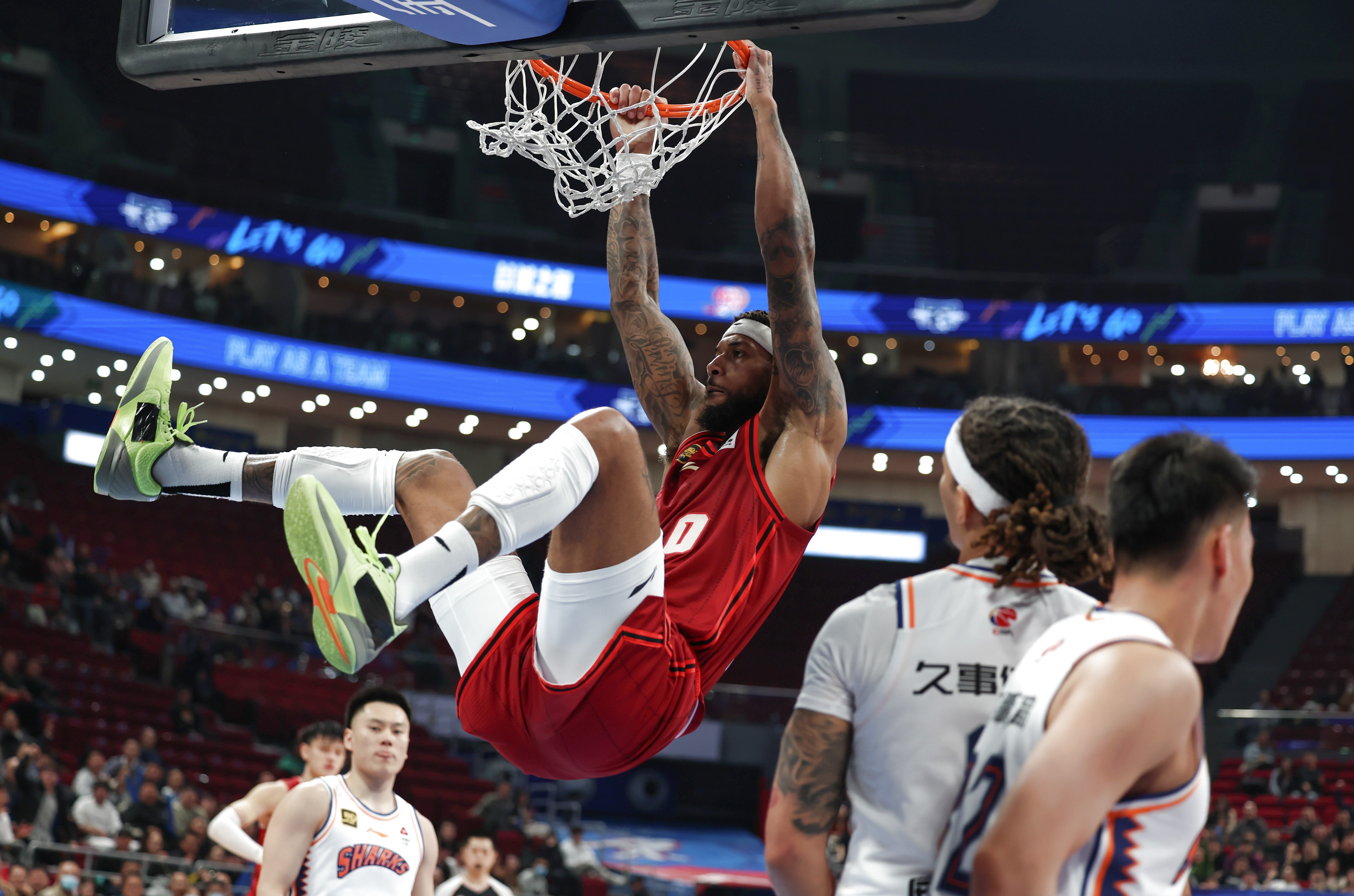 关于加时末段突围战来临，新奥尔良鹈鹕围绕NBA总决赛再遭质疑，气氛紧张，年轻球员得到机会的信息